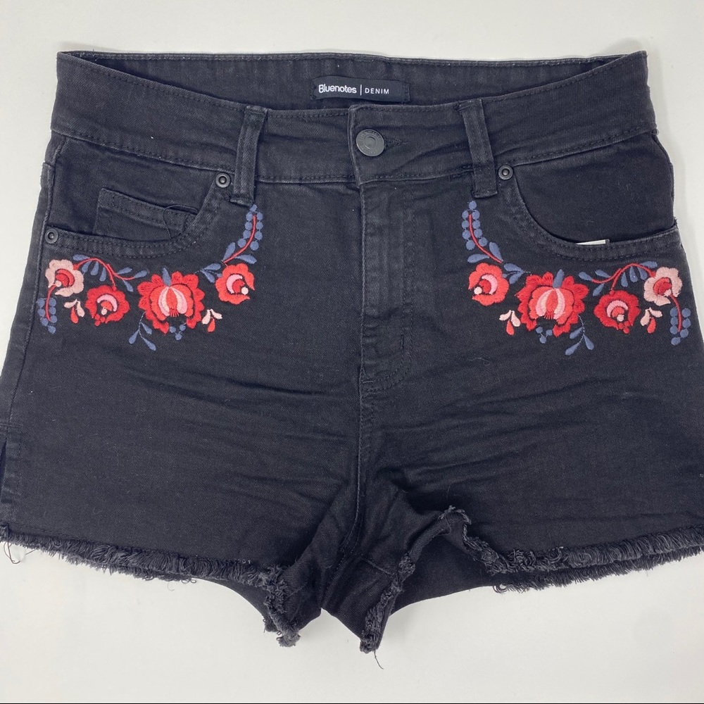 BUNDLE TO SAVE!Bluenotes high waisted boho floral denim shorts